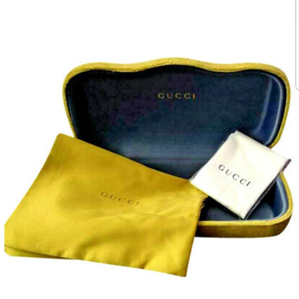 Gucci velvet sun/eyeglass case set 💛💛